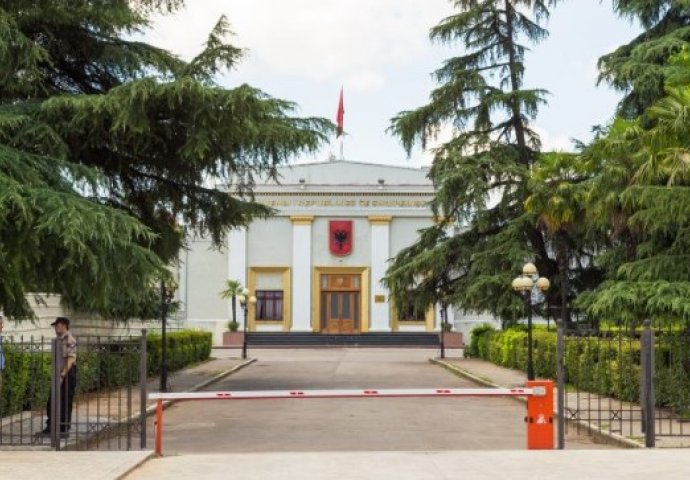 Albanski parlament usvojio Rezoluciju o genocidu u Srebrenici