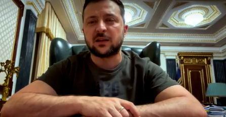 Zelenskij: Rusi, pogledajte našu zastavu na Zmijskom otoku. Nećete nas slomiti