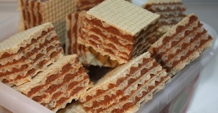 OVO JE NAJBOLJI PREMAZ ZA OBLATNE: Sočne, mekane i preukusne (RECEPT)