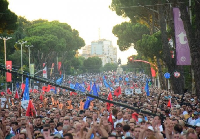 Veliki protesti u Albaniji: U Tirani antivladini protesti zbog porasta cijena