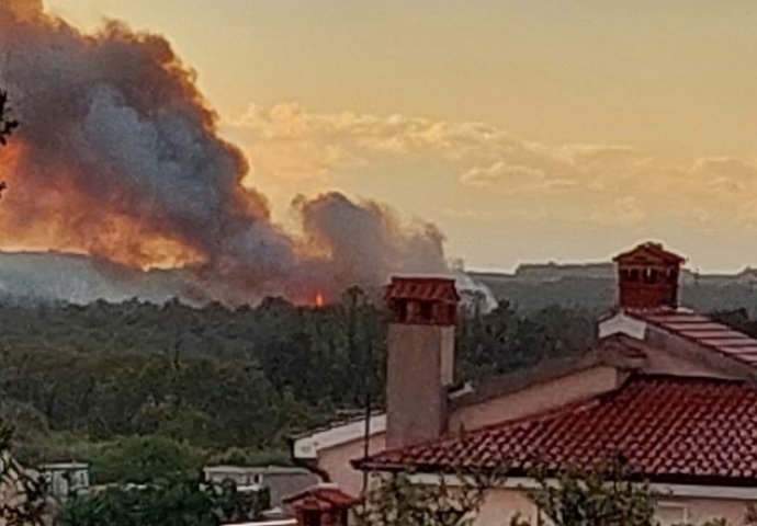 Veliki požar u Istri stavljen pod nadzor. Javili se vatrogasci: Dobro jutro, živi smo