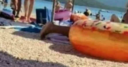 SLIKA SA PLAŽE U CRNOJ GORI NAJVEĆI HIT NA INTERNETU: Sunčala se, a onda izvadila OVO na peškir - SVI PLAČU OD SMIJEHA (FOTO)