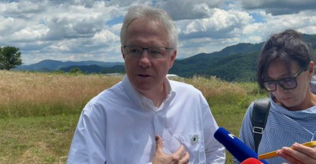 Ambasador Marfi se pridružio Maršu mira: Svi ljudi u BiH imaju obavezu da prihvate ono što se dogodilo, a to je genocid