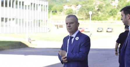 Predsjednik SBB-a Fahrudin Radončić u Srebrenici