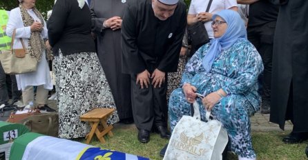 Reis Kavazović s majkama pored tabuta: Molitva i riječi utjehe 