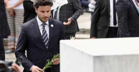 Abazović nakon govora: Genocid su počinile politike, u Srebrenicu ću opet doći