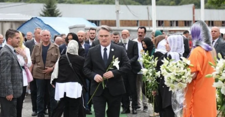 Komšić o govoru Abazovića: Ako stvarno misli ono što je rekao, nije ni trebao dolaziti u Srebrenicu 