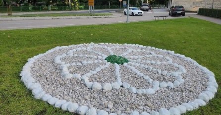 U Jablanici od kamenčića dizajniran veliki Cvijet Srebrenice