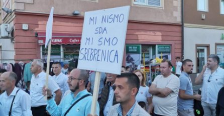 Incident u Bugojnu na šetnji za žrtve genocida u Srebrenici: Ministar Vlade SBK otimao i kidao transparente