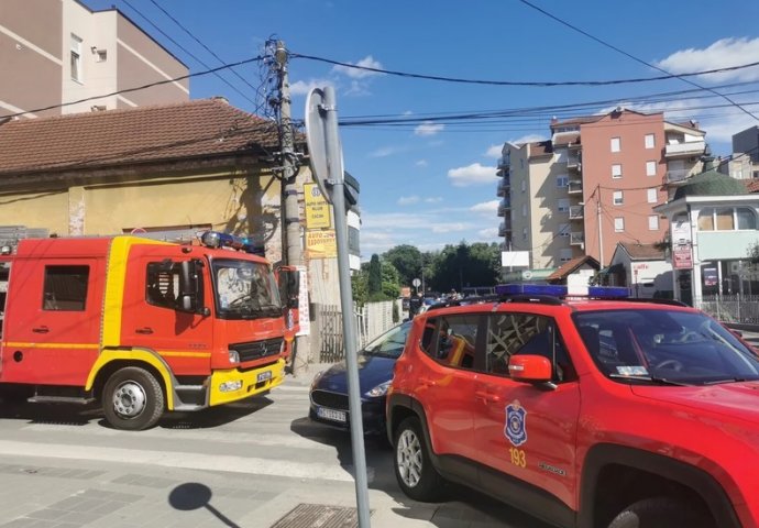 Hitna evakuacija u Čačku: Vatrogasci i policija izvode ljude iz zgrada 