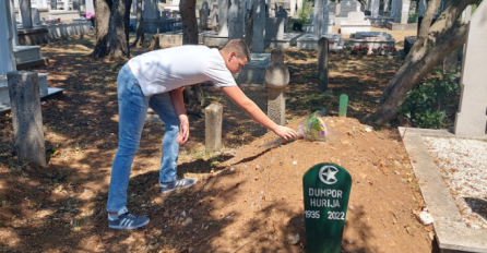 Nakon užasnog čina: Mladić se izvinio i položio cvijeće na mezar Hurije Dumpor