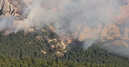 Pogledajte kako je sinoć helikopter OS BiH gasio požar na Čvrsnici
