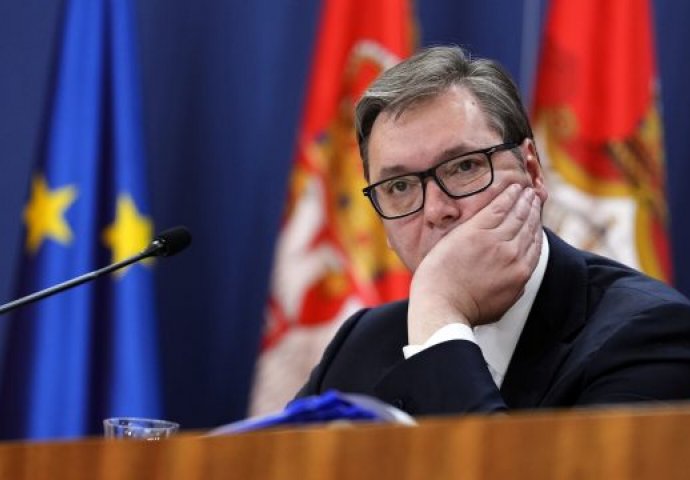 “Kada se pojavi problem poput pada aviona sa oružjem, Vučić se vraća u prošlost”