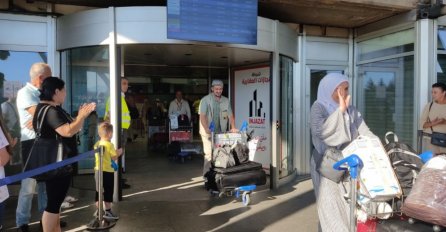 U Sarajevo stigla posljednja grupa bh. hadžija: Dočekala ih porodica