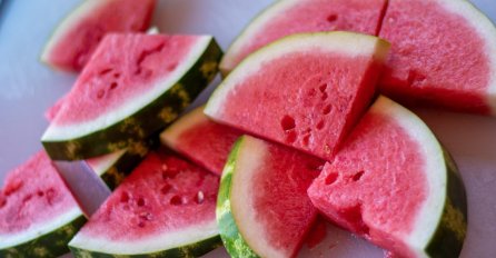 Rashlađuju i gase žeđ: 10 namirnica koje sadrže najviše vode