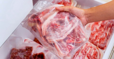 KAKO DA ODMRZNETE MESO ZA 15 MINUTA: Rijetko ko zna za ovaj trik, a jedna namirnica spašava ručak