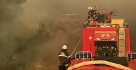 Vatra okružila vatrogasce u Sloveniji, spasio ih kanader, sve je snimljeno