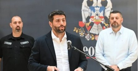 “Sramotno je što glavni grad Srbije vodi čovek koji negira presude Haškog suda”