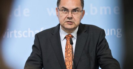 Može li se vjerovati Schmidtovom obećanju: I prije pet dana Nikšiću je rekao isto što i danas