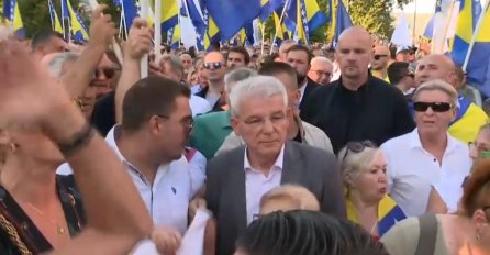 Dio građana pokušao spriječiti Džaferovića da se obrati ispred OHR-a