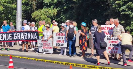 NEMA PODJELE BiH! Završeni protesti ispred OHR-a: Novi najavljeni za sutra od 13 sati