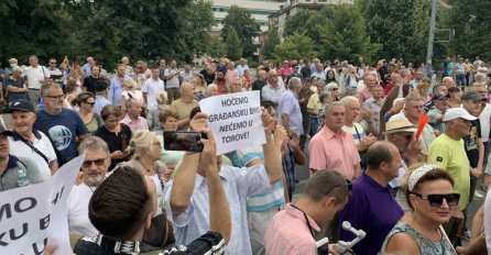 Počeli protesti u Sarajevu, građani blokirali saobraćaj