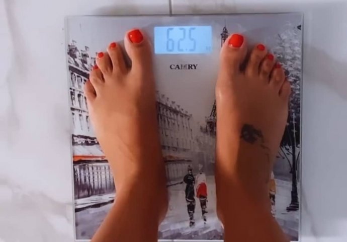 NEPREPOZNATLJIVA! DALILA IZNENADILA FANOVE: Stala na vagu i pokazala koliko sada ima kilograma, ŠTA SE OVO DESILO? (FOTO)