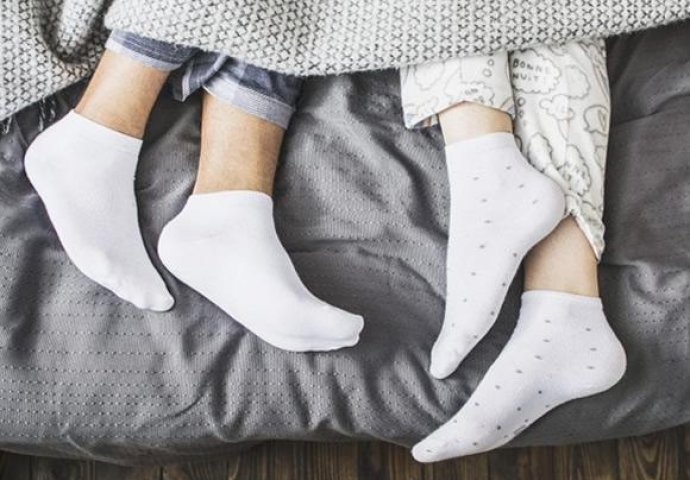 Spavate li ljeti u čarapima: Evo zašto biste trebali odmah početi