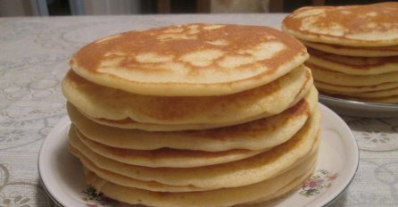 AMERIČKE PALAČINKE KOJE USPIJEVAJU ČAK I POČETNICIMA: Tijesto mekano i vazduškasto, a prave se za samo par minuta (RECEPT)