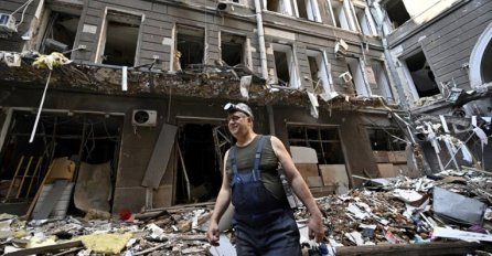 Rusi pogodili dvospratnicu u centru Harkiva