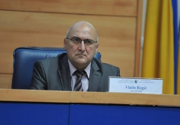 Član CIK-a Vlado Rogić zadobio teške tjelesne povrede u saobraćajnoj nesreći