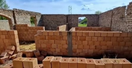 SAGRADIO KUĆU O KOJOJ BRUJI INTERNET: Kad vidite kako izgleda ZAVRŠENA KUĆA ništa vam neće biti jasno (FOTO)