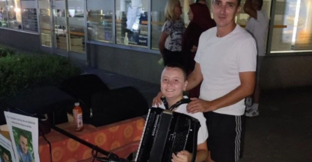 Veliko srce dječaka iz Sanskog Mosta: Svirao harmoniku i skupljao novac za liječenje sugrađanina 
