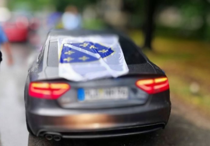 Banja Luka: Trojica kažnjena jer su im u automobilima bile istaknute zastave Armije RBiH 