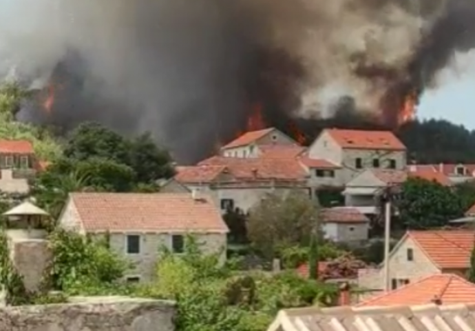 Veliki požar na Hvaru: Gori blizu kuća, jedna osoba stradala