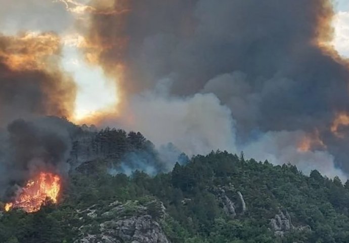Požar kod Trebinja, čule se i detonacije: "Situacija je neizvjesna"