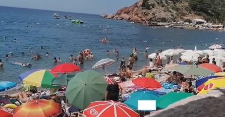 "OVAKO JA ZAMIŠLJAM PAKAO", PRIZOR SA PLAŽE U CRNOJ GORI ZGROZIO NAROD: Vidite li zašto?