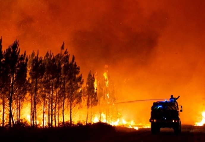 Ogroman požar u Francuskoj, a temperature neće pasti: "To je čudovište"