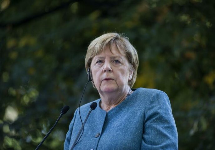 PRIČA SE DA ŽIVI U IZNAJMLJENOM STANU I DA LJETUJE KAO OBIČAN SVIJET: Ovako izgleda Angela Merkel kada se skine u kupaći (FOTO)