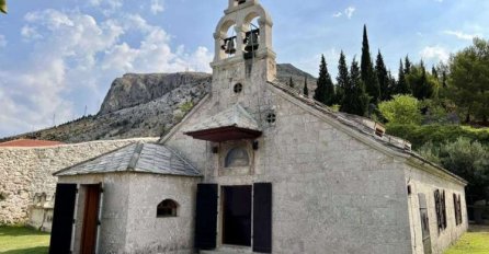 Vandalski napad na Staru crkvu u Mostaru: Oskrnavili oltar i odnijeli novac