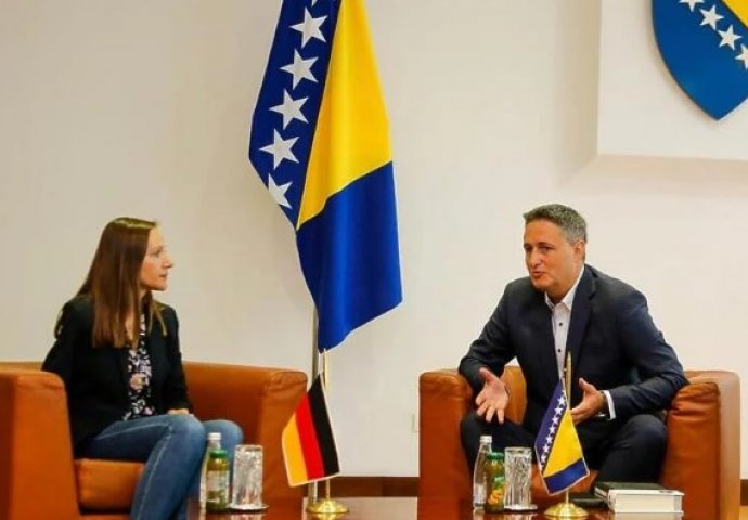 Zastupnica u Bundestagu Jasmina Hostert podržala Denisa Bećirovića