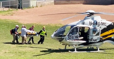 Rushdie kritično: "Na respiratoru je, jetra je izbodena. Vjerojatno će izgubiti oko"