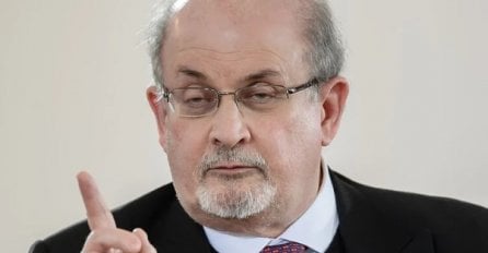 Užasni detalji napada na pisca: Rushdie izboden 12 puta, uključujući lice i vrat