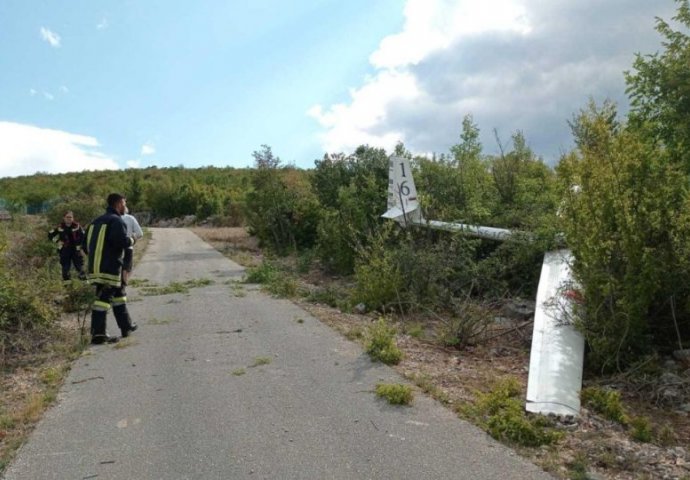 Srušio se avion u Hrvatskoj: Vatrogasci i hitna pomoć na terenu 