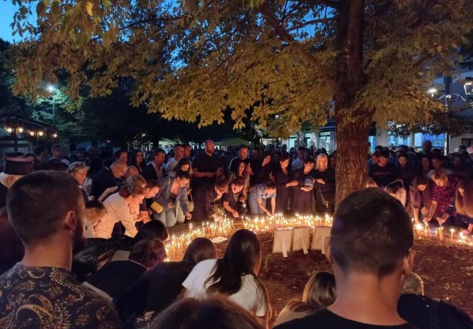 Građani Cetinja zapalili svijeće za tragično stradale sugrađane