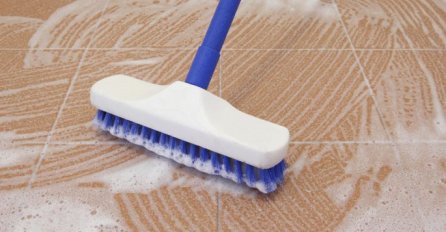 SJAJAN TRIK ZA ČISTE PLOČICE NA TERASI: Dubinsko čišćenje uz 1 sastojak iz kuhinje, blistaće i NEĆE zadržavati prašinu!