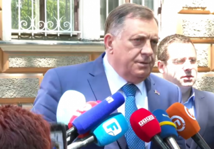 SDA svojim funkcionerima dijeli dokument o političkoj krizi i rješenjima, ekspresno ih komentirao Dodik