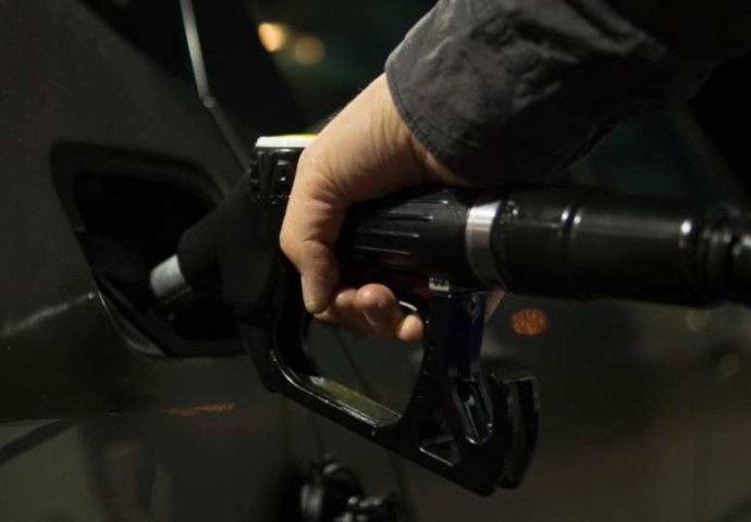 S prosječnom plaćom Nijemci toče 1500 litara goriva - znate li koliko toče građani BiH? 