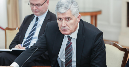 HNS optužuje SDA da reklamiraju pohod u neizvjesno, te da Bošnjaci žele ovladati FBiH