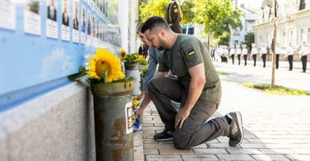 Zelenski položio cvijeće u znak sjećanja na poginule vojnike